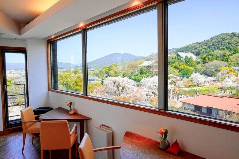 Hotel Chourakukan
