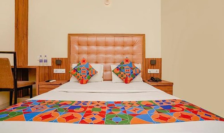 Hotel Fabexpress Emerald Inn