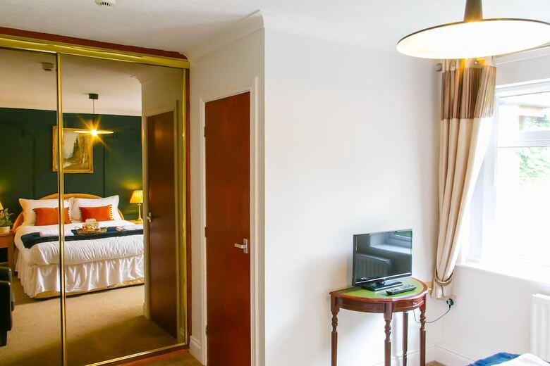 Hotel Mayfield Apartments