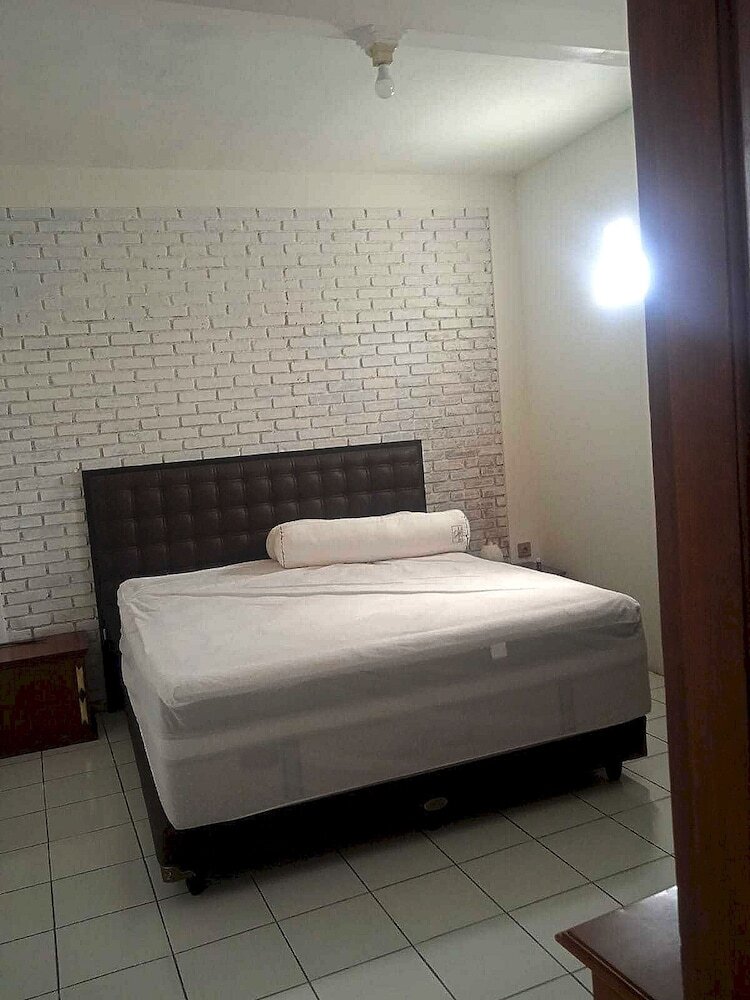 Hotel Express O 92299 Bumi Bati Deudeuh