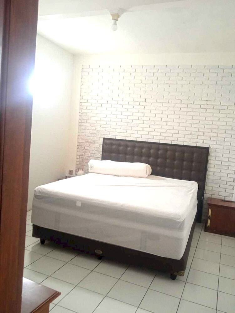 Hotel Express O 92299 Bumi Bati Deudeuh
