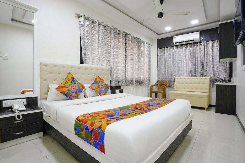 Hotel Fabexpress Rajmahal