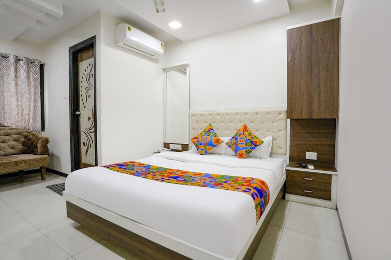 Hotel Fabexpress Rajmahal