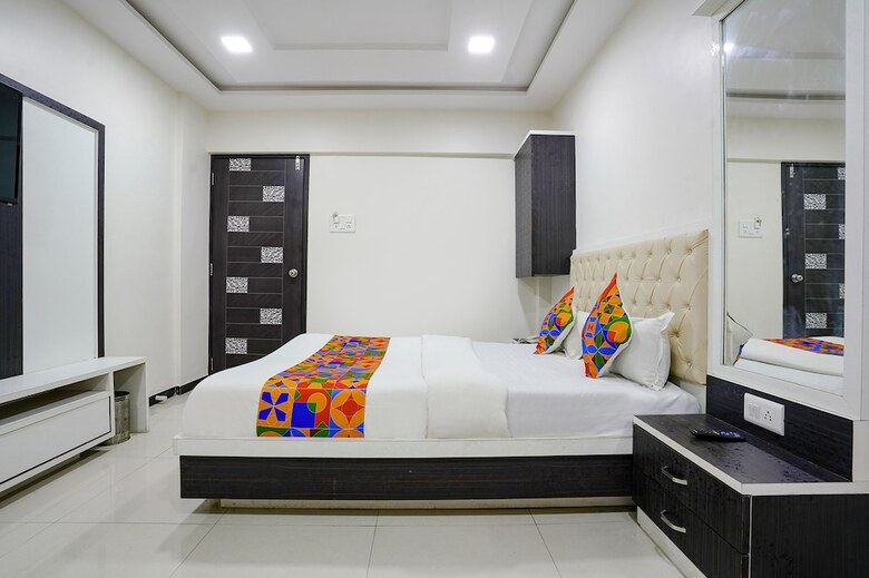 Hotel Fabexpress Rajmahal