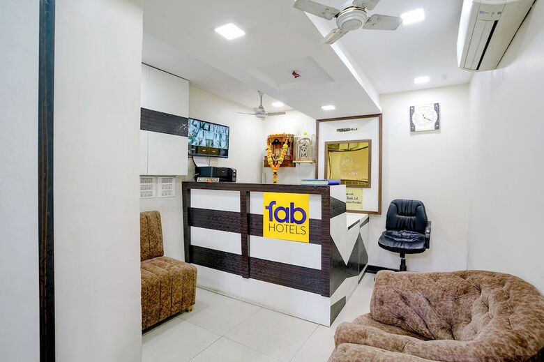 Hotel Fabexpress Rajmahal