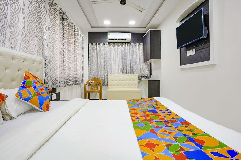 Hotel Fabexpress Rajmahal