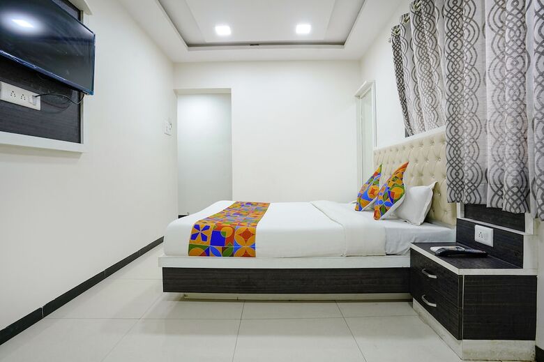 Hotel Fabexpress Rajmahal
