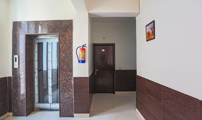 Fabhotel Red Roof Residency