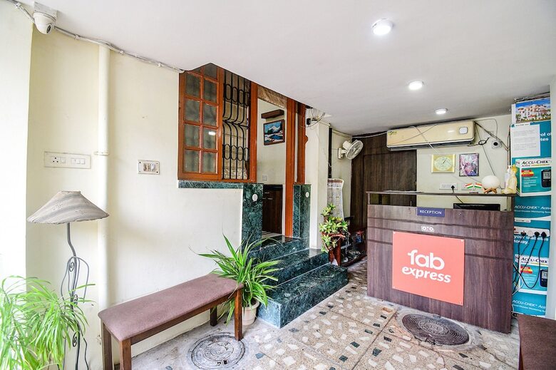 Hotel Fabexpress Ullash Residency