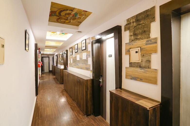 Fabhotel Veetara