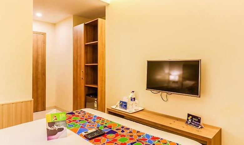 Fabhotel Ascot International