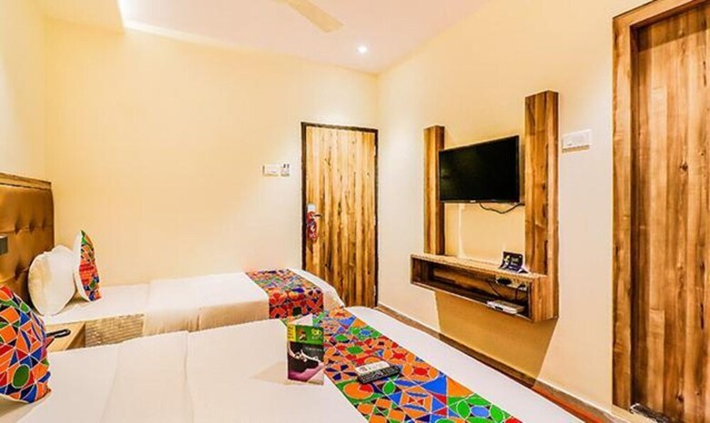 Fabhotel Ascot International