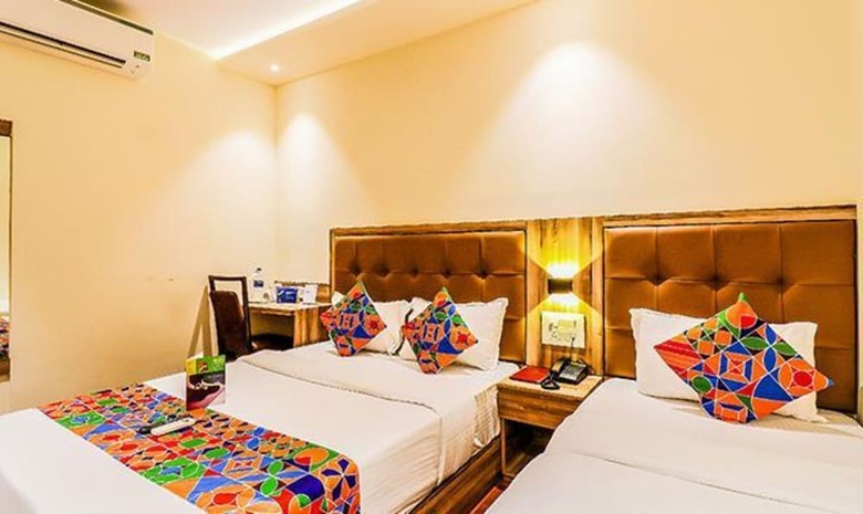 Fabhotel Ascot International