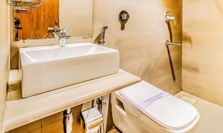Fabhotel Ascot International