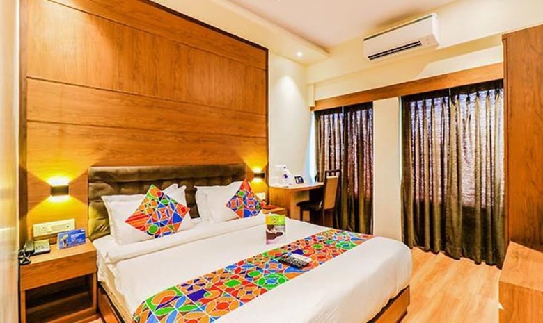 Fabhotel Ascot International