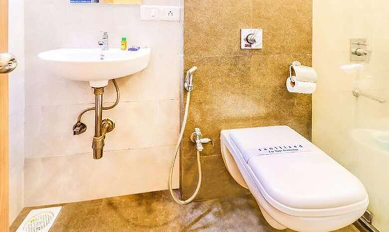 Fabhotel Ascot International