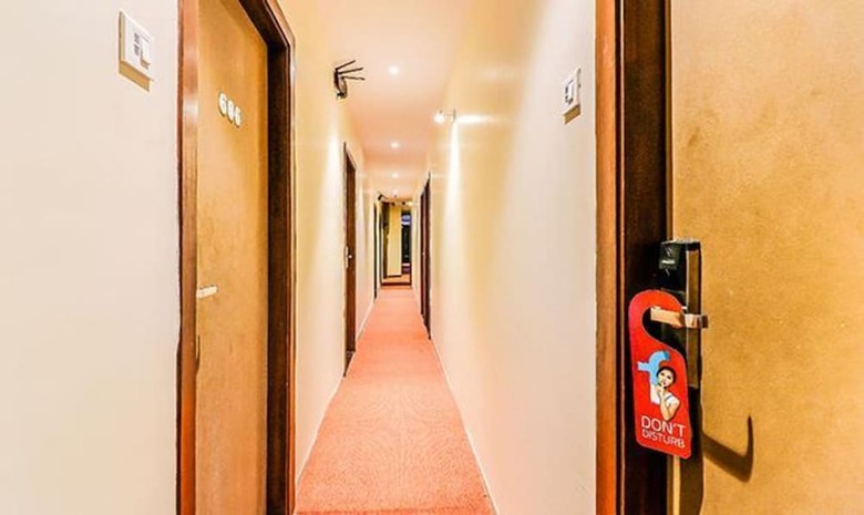 Fabhotel Ascot International