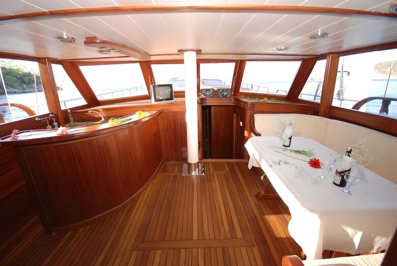 Kaya Yachting