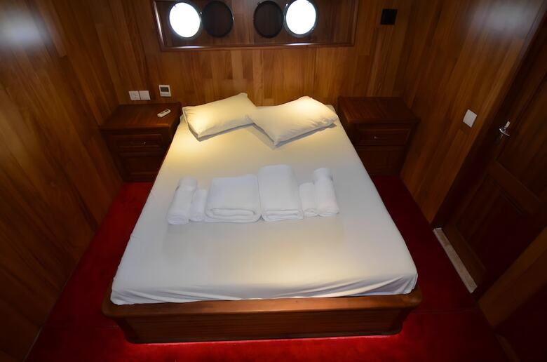 Kaya Yachting