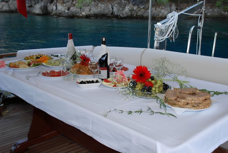 Kaya Yachting