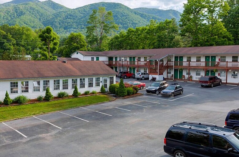Hotel Maggie Valley Creekside Lodge