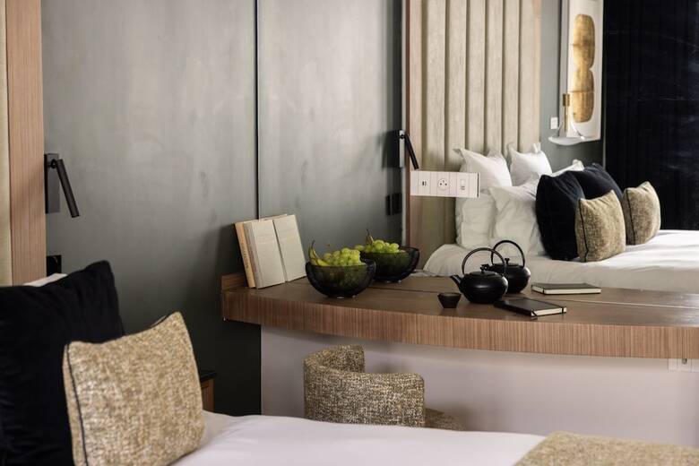 Hotel 1.75 Paris La Source