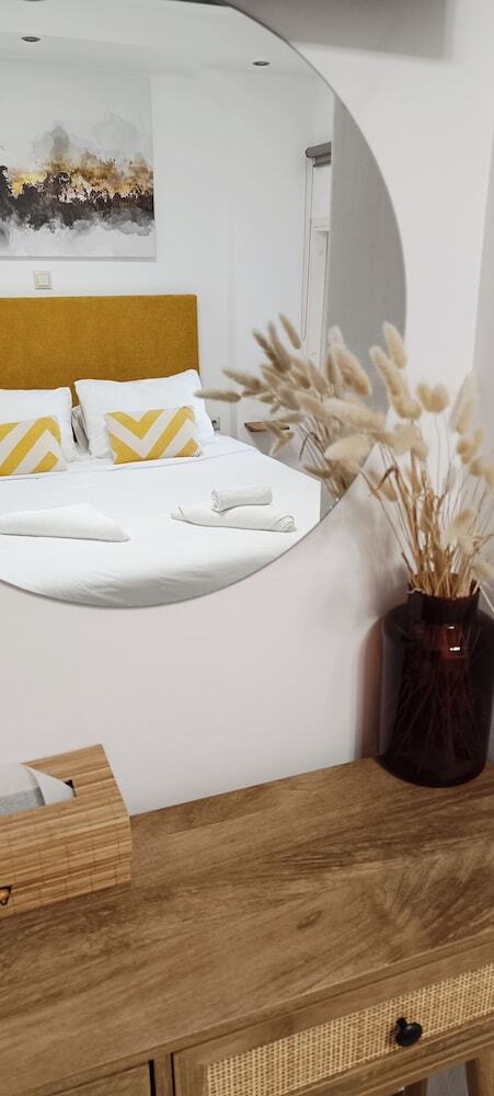 Apeiron Acropolis Suites