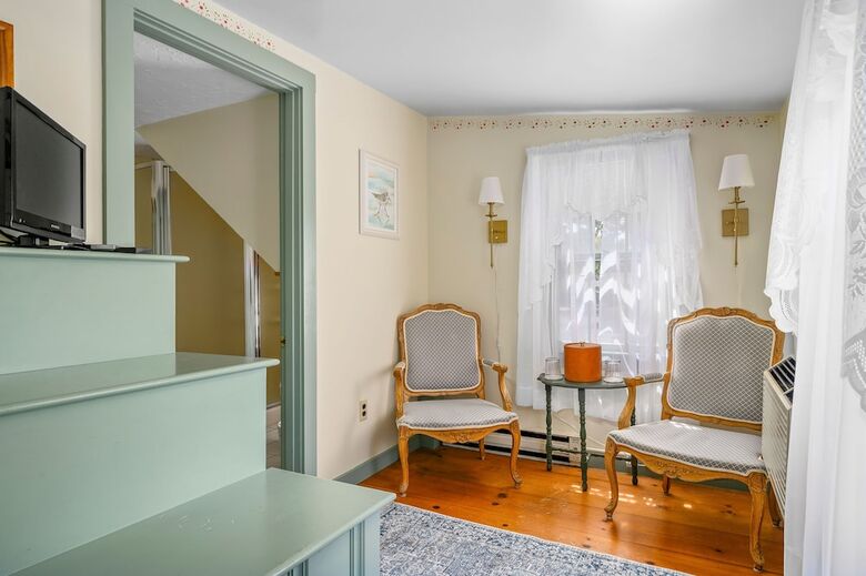 Isaiah Hall Bed & Breakfast Inn