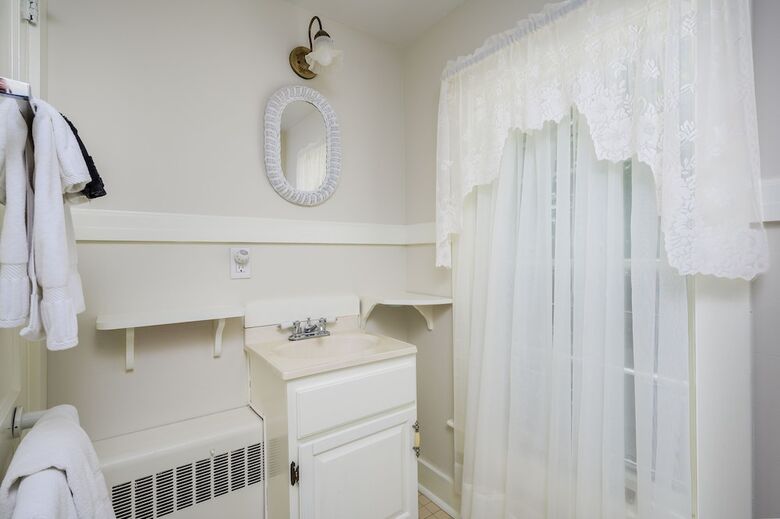 Isaiah Hall Bed & Breakfast Inn