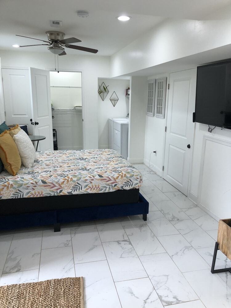 Naomi Bed & Breakfast