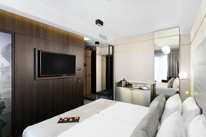 Emerald Hotel