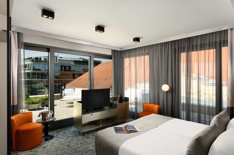 Emerald Hotel
