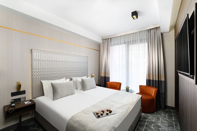 Emerald Hotel
