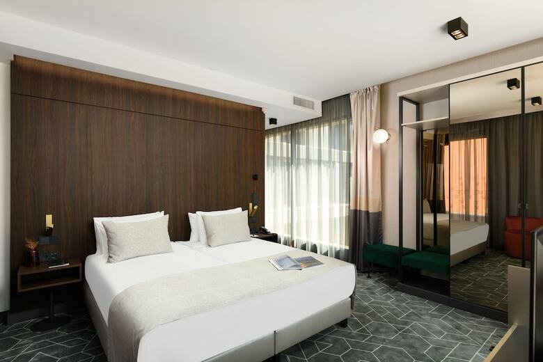 Emerald Hotel