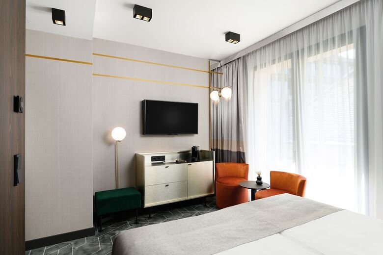 Emerald Hotel