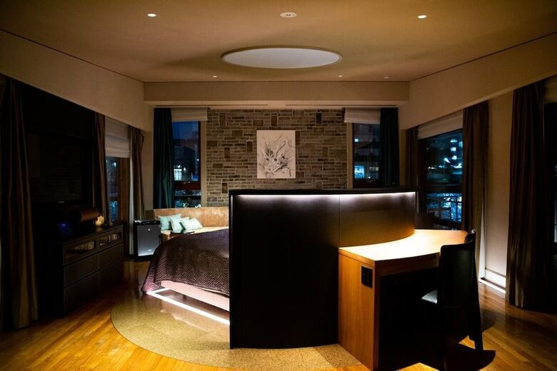 Petals Tokyo - Floating Hotel