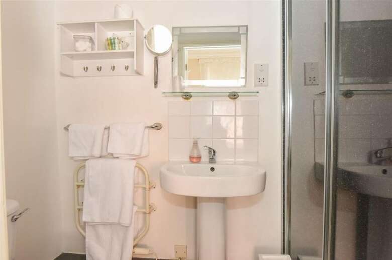 Hollies Guest House