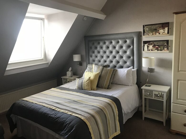Hollies Guest House