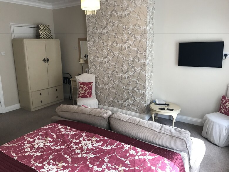 Hollies Guest House