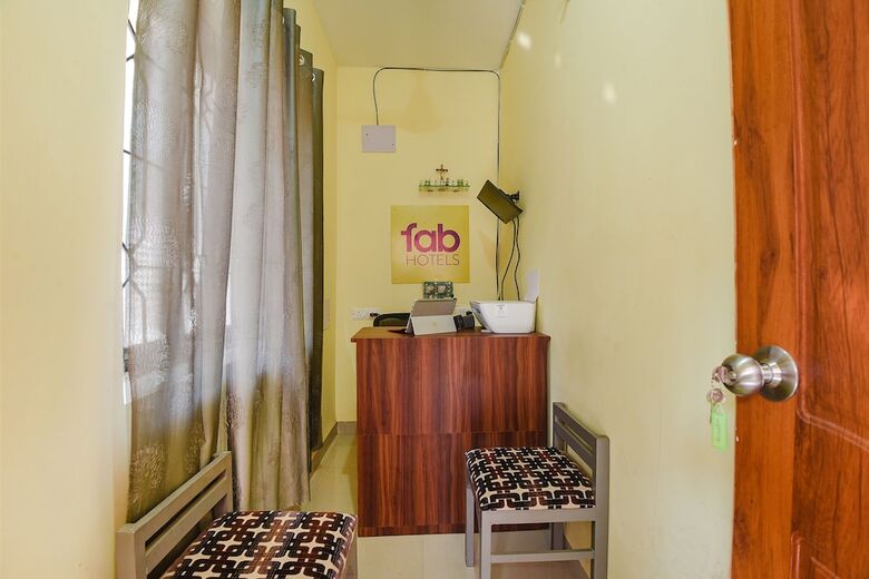Hotel Fabexpress Symphony Homes, Calangute Beach
