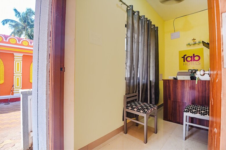 Hotel Fabexpress Symphony Homes, Calangute Beach