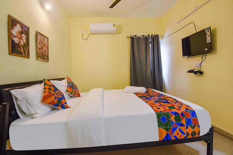 Hotel Fabexpress Symphony Homes, Calangute Beach