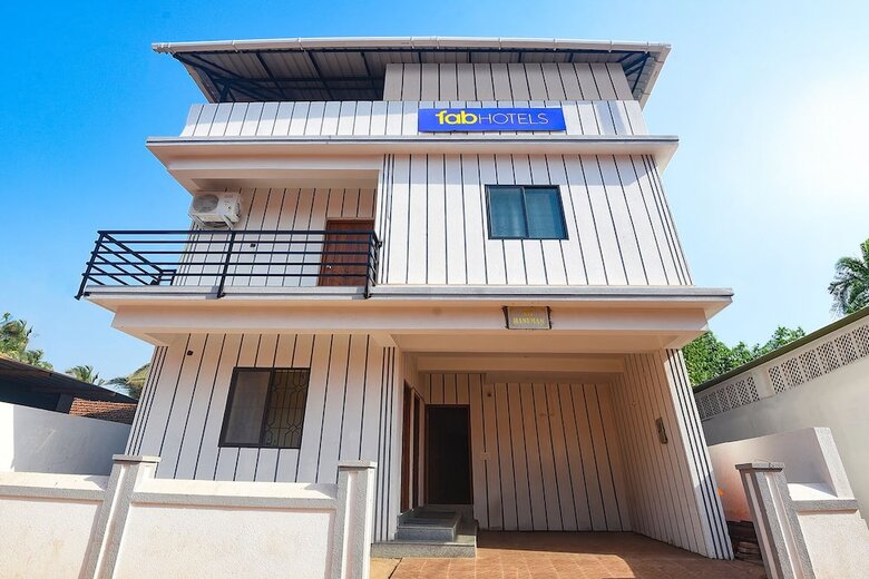 Hotel Fabexpress Symphony Homes, Calangute Beach