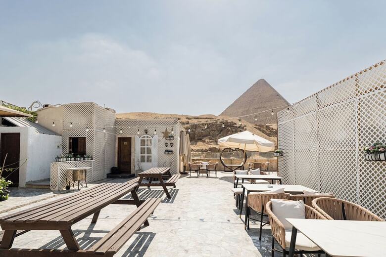 Villa Khufu Pyramids Hotel