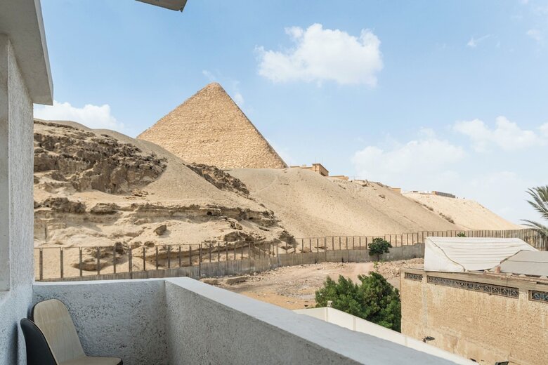 Villa Khufu Pyramids Hotel