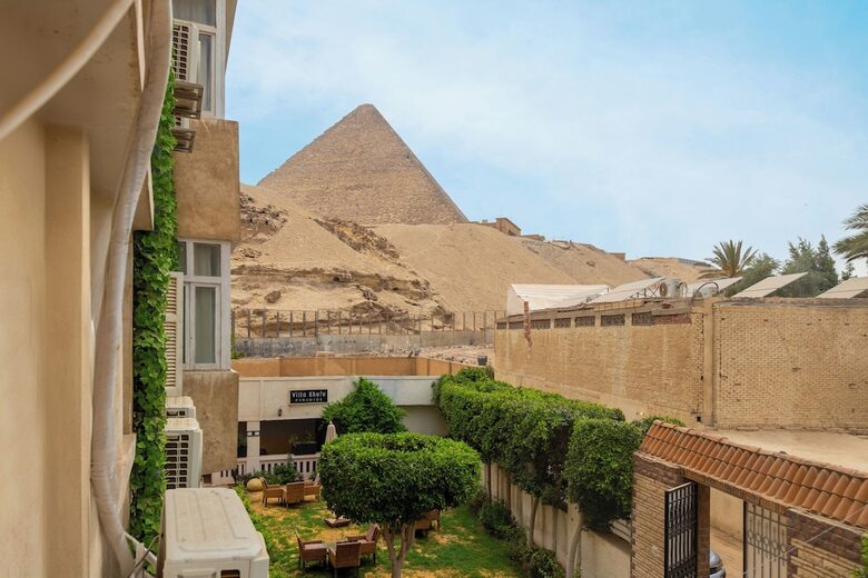 Villa Khufu Pyramids Hotel