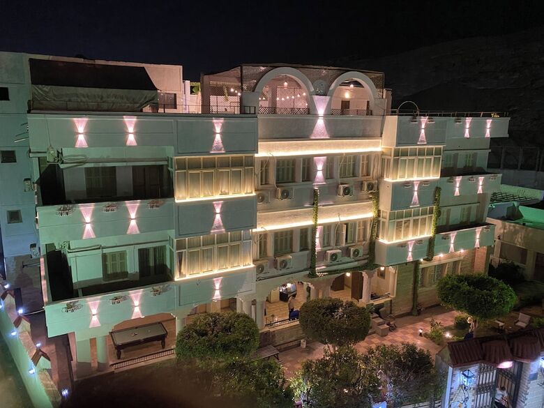 Villa Khufu Pyramids Hotel