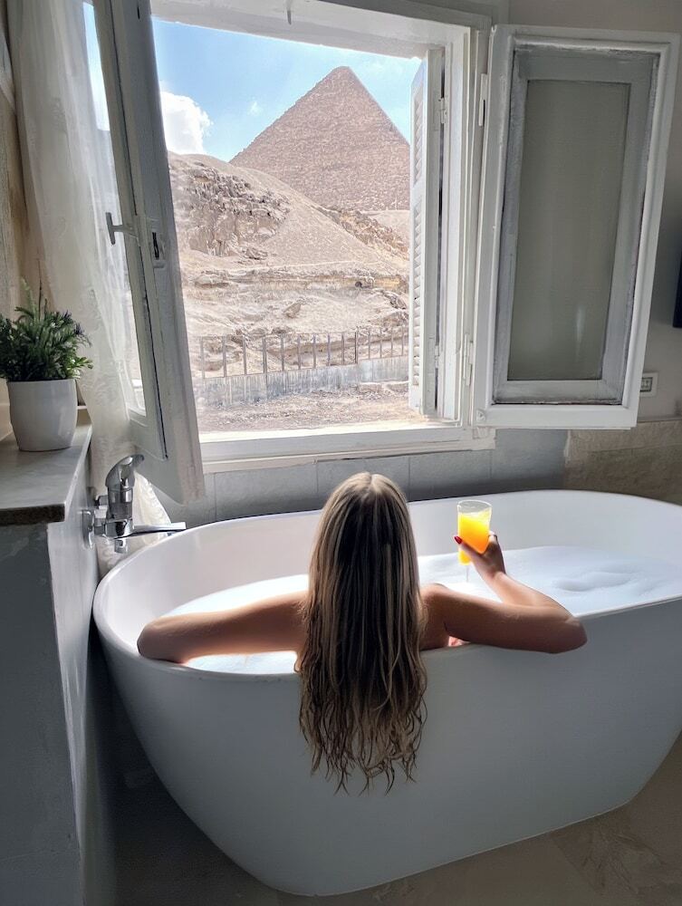 Villa Khufu Pyramids Hotel