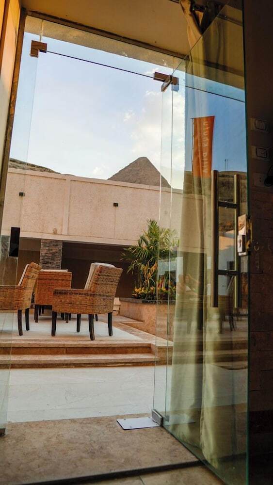 Villa Khufu Pyramids Hotel