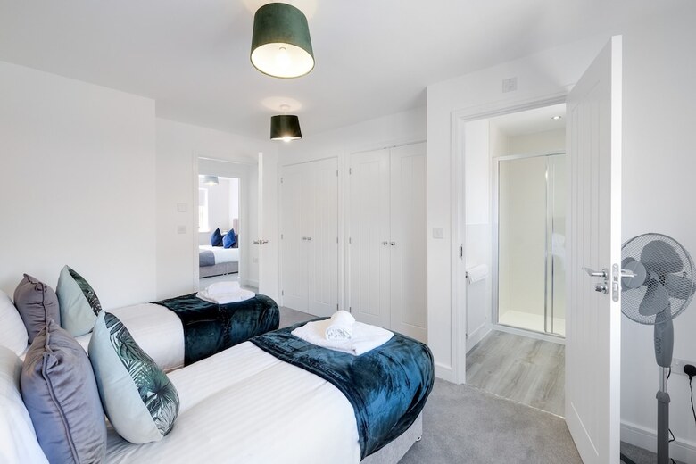 Modern 5 Bedroom 3 Bath Hse Aylesbury